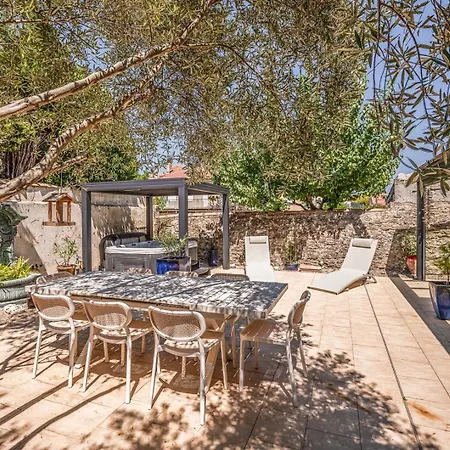 Holiday home L'authentique ~ Jacuzzi ~ Jardin ~ Centre